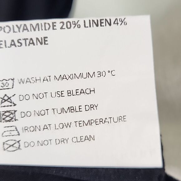 LUUKAA Black and White Notched Collar Dress. Size 8 - Picture 8 of 9